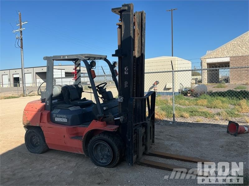 Toyota 7FGU35 7300 lb Pneumatic Tire Forklift 그 외 지게차