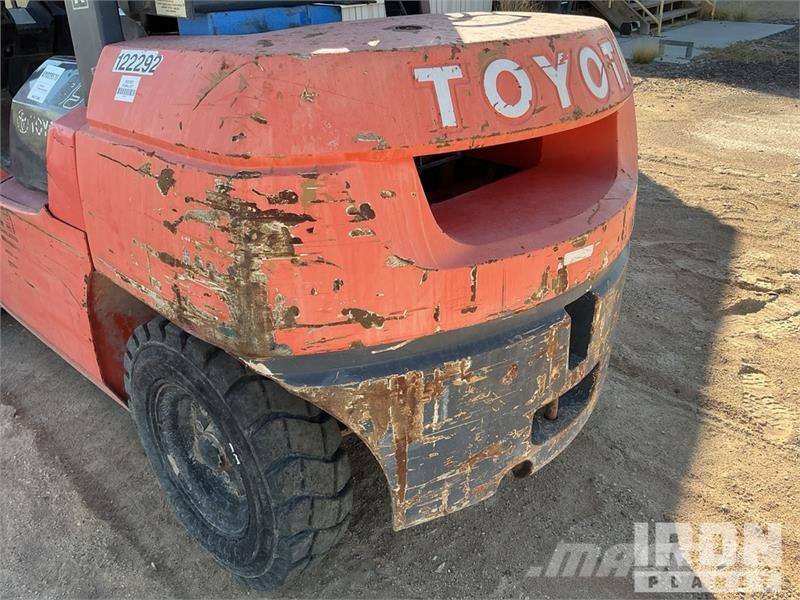 Toyota 7FGU35 7300 lb Pneumatic Tire Forklift 그 외 지게차