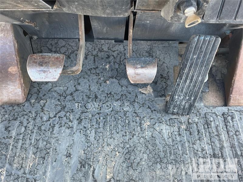 Toyota 7FGU35 7300 lb Pneumatic Tire Forklift 그 외 지게차