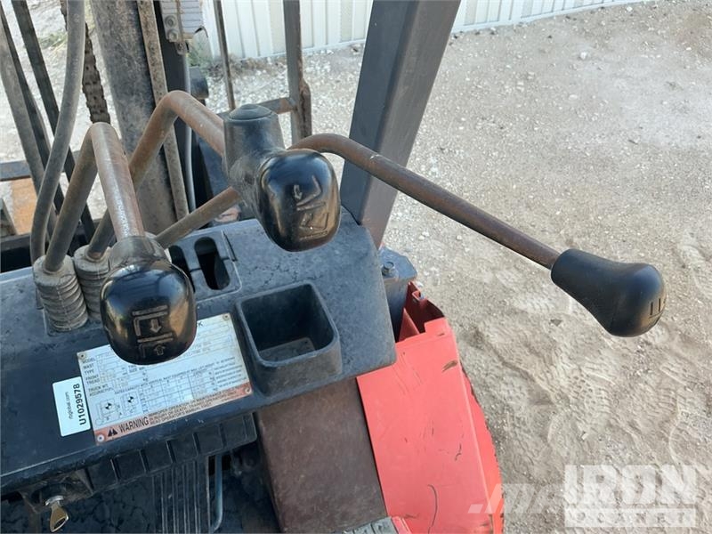Toyota 7FGU35 7300 lb Pneumatic Tire Forklift 그 외 지게차