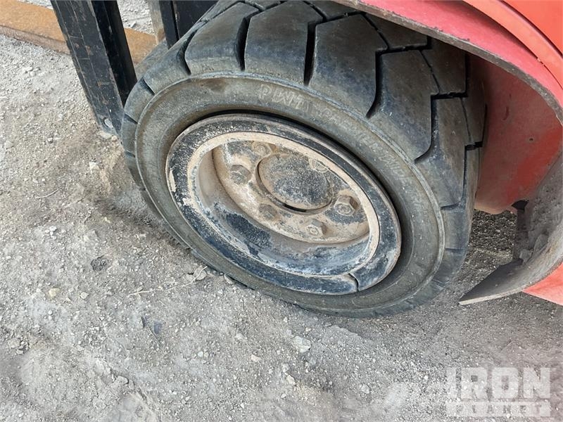 Toyota 7FGU35 7300 lb Pneumatic Tire Forklift 그 외 지게차