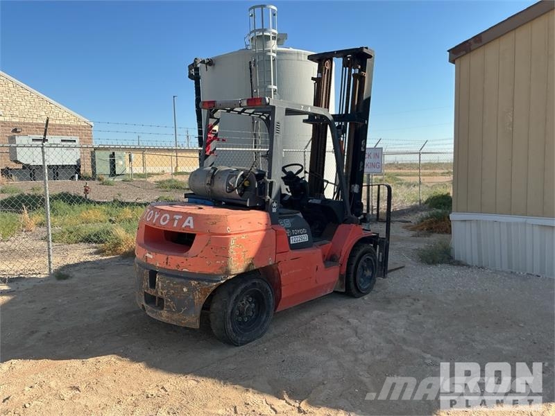 Toyota 7FGU35 7300 lb Pneumatic Tire Forklift 그 외 지게차