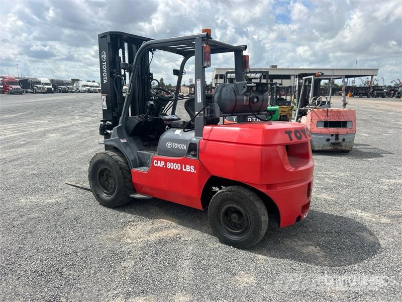 Toyota 8000 lb Pneumatic Tire Forklift Інше