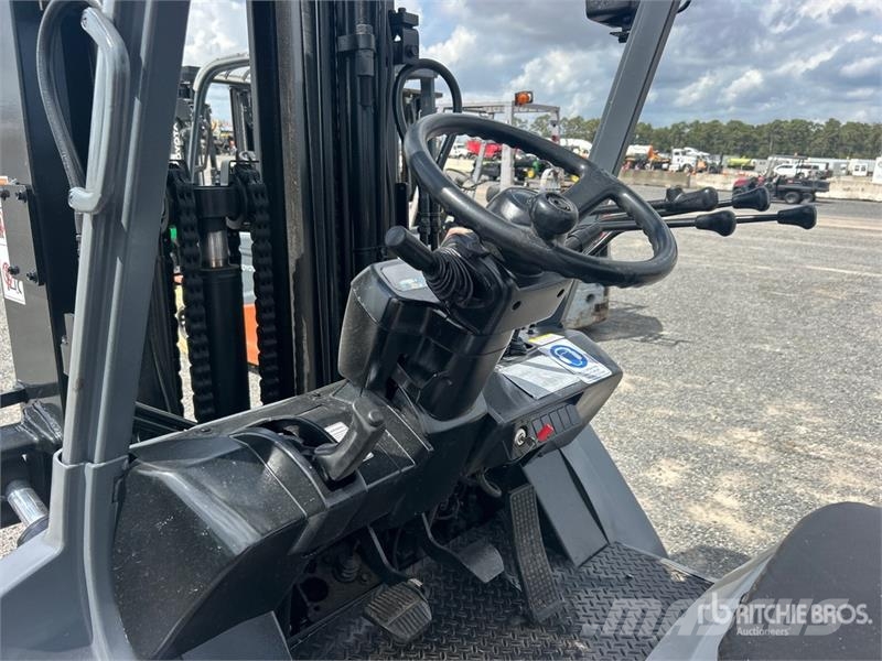 Toyota 8000 lb Pneumatic Tire Forklift Інше