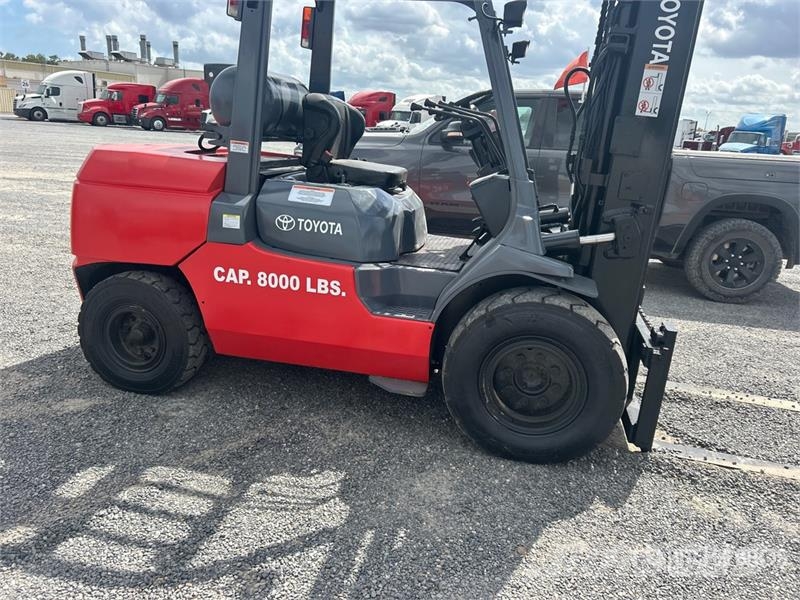 Toyota 8000 lb Pneumatic Tire Forklift Інше