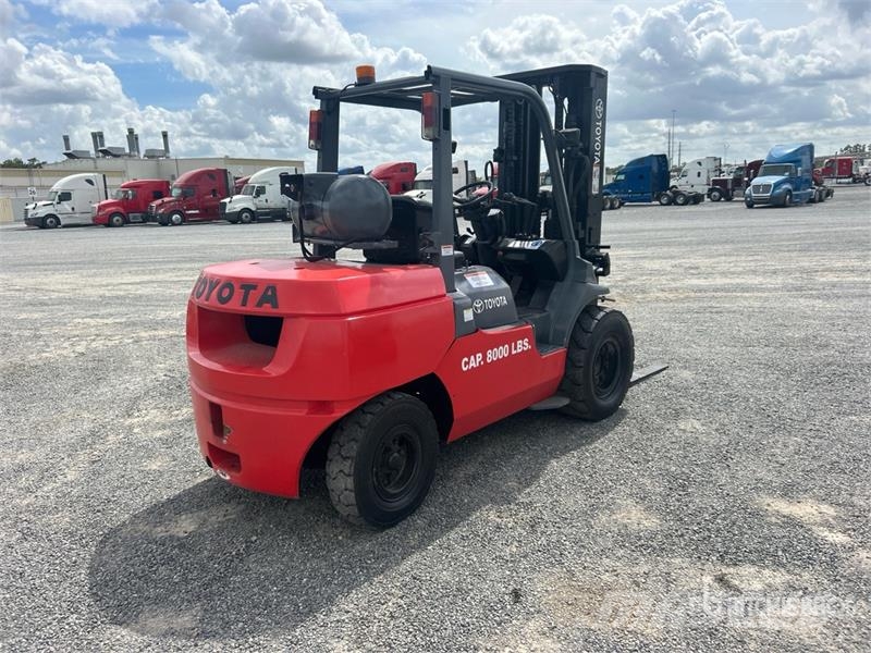 Toyota 8000 lb Pneumatic Tire Forklift Інше