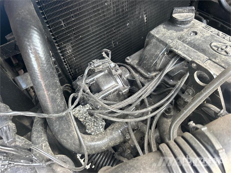 Toyota 8000 lb Pneumatic Tire Forklift Інше