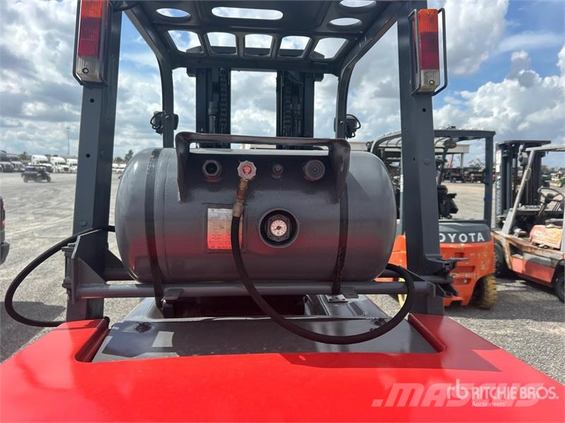 Toyota 8000 lb Pneumatic Tire Forklift Інше