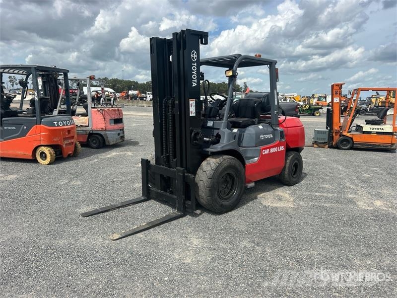 Toyota 8000 lb Pneumatic Tire Forklift Інше
