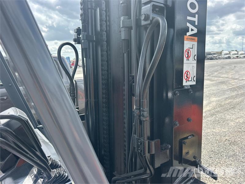 Toyota 8000 lb Pneumatic Tire Forklift Інше
