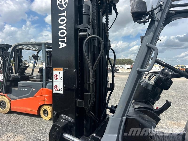 Toyota 8000 lb Pneumatic Tire Forklift Інше