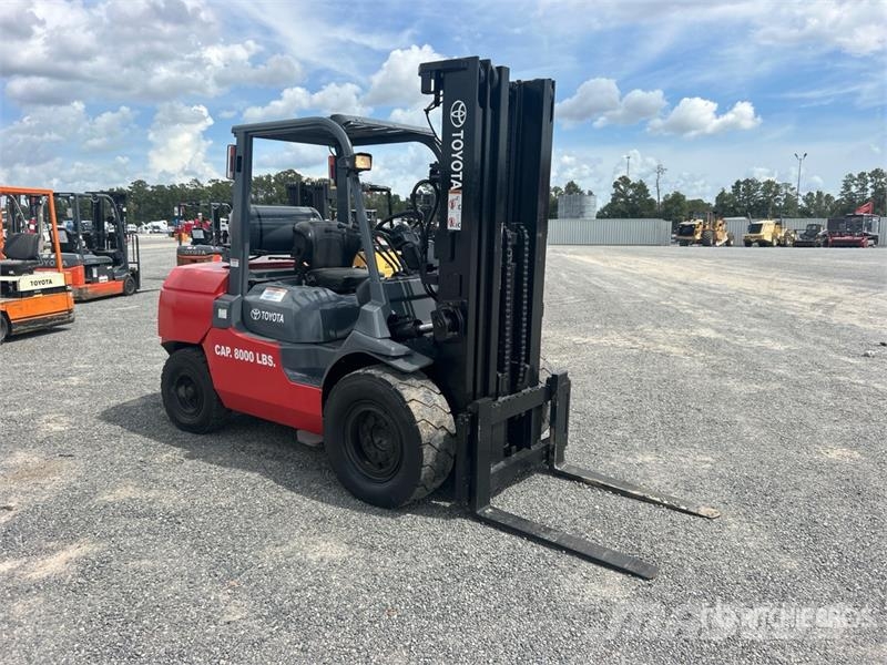 Toyota 8000 lb Pneumatic Tire Forklift Інше