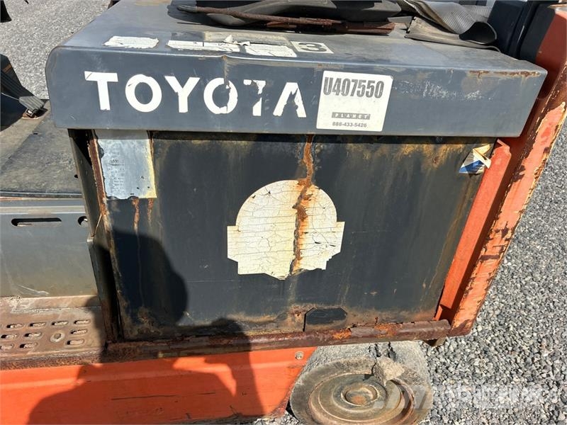 Toyota 8FBCU25 Ηλεκτρικά περονοφόρα ανυψωτικά κλαρκ