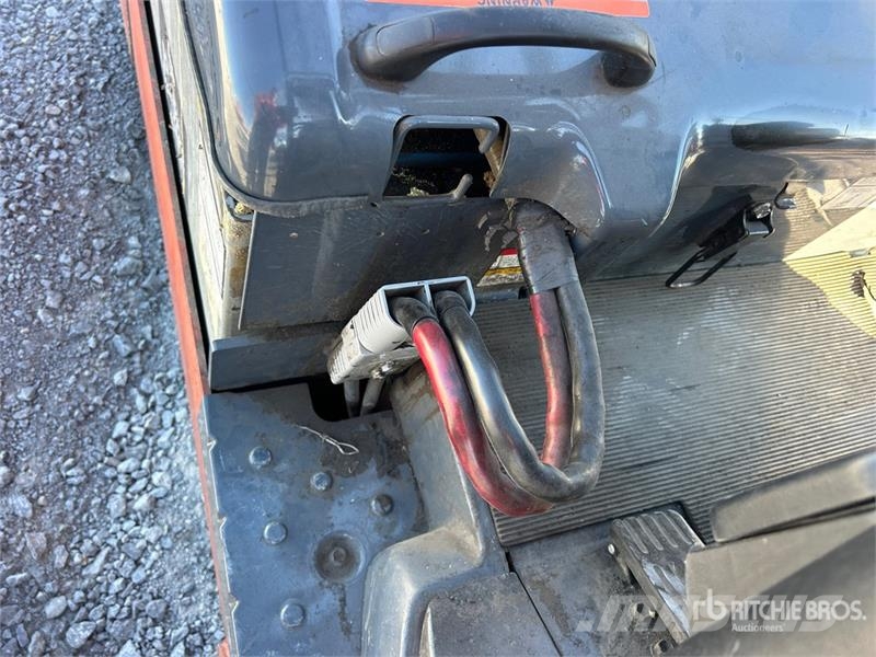 Toyota 8FBE20U 전동 지게차