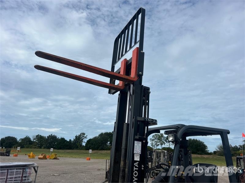 Toyota 8FBH25 4030 lb Electric Forklift 電動堆高機