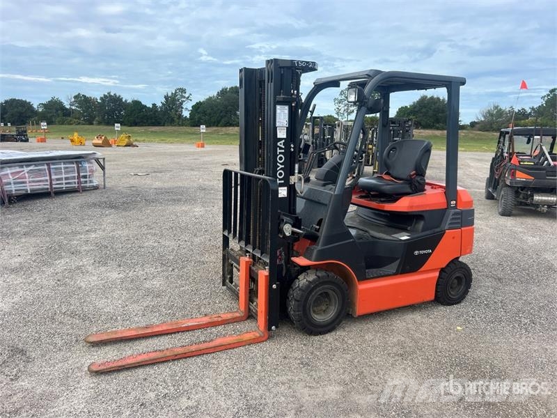 Toyota 8FBH25 4030 lb Electric Forklift 電動堆高機