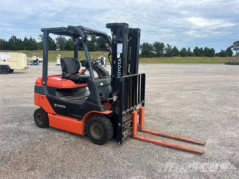 Toyota 8FBH25 4030 lb Electric Forklift 電動堆高機