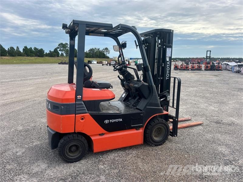 Toyota 8FBH25 4030 lb Electric Forklift 電動堆高機