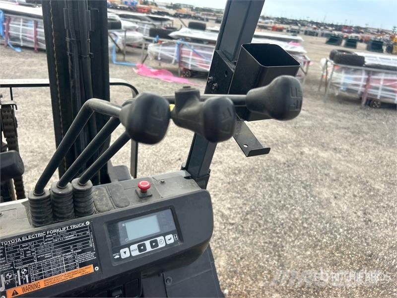 Toyota 8FBH25 4030 lb Electric Forklift 電動堆高機