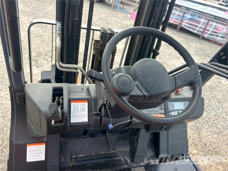 Toyota 8FBH25 4030 lb Electric Forklift 電動堆高機