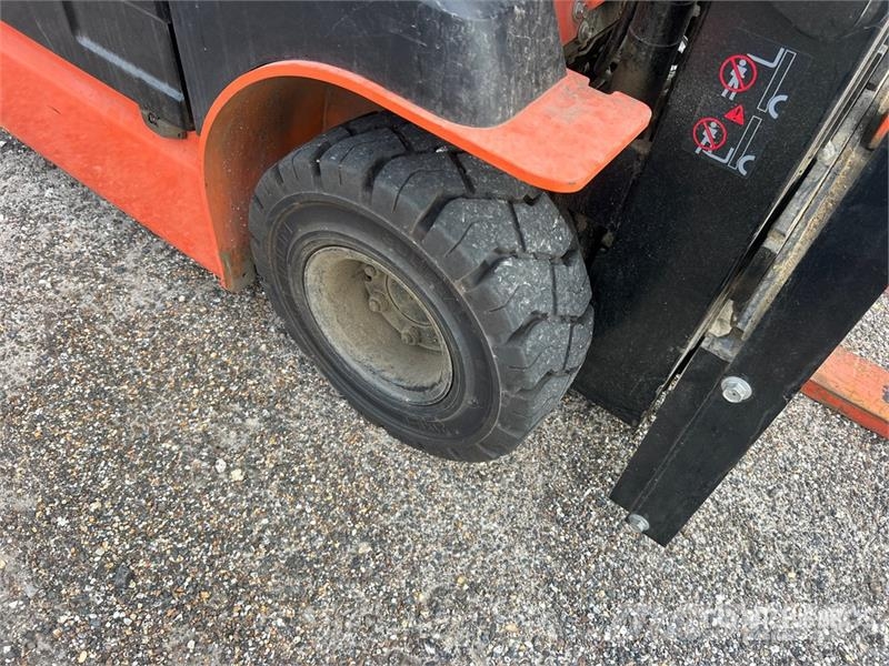 Toyota 8FBH25 4030 lb Electric Forklift 電動堆高機