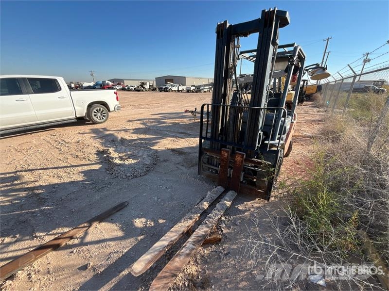 Toyota 8FD 6250 lb Pneumatic Tire Forklift フォークリフト - その他