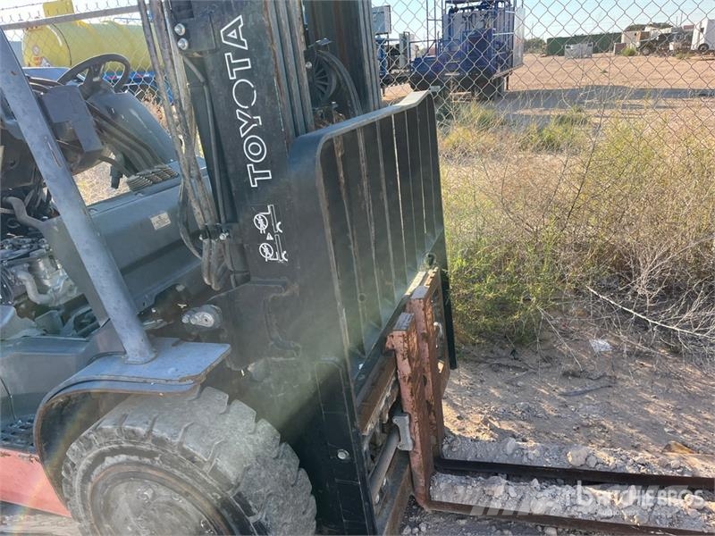 Toyota 8FD 6250 lb Pneumatic Tire Forklift フォークリフト - その他