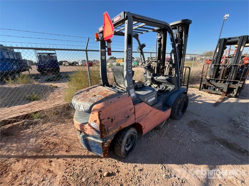 Toyota 8FD 6250 lb Pneumatic Tire Forklift フォークリフト - その他