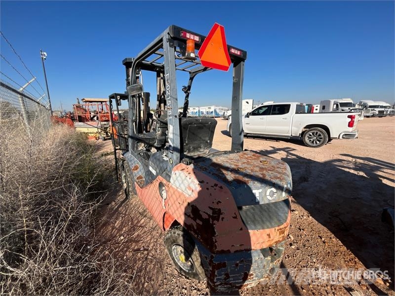 Toyota 8FD 6250 lb Pneumatic Tire Forklift フォークリフト - その他