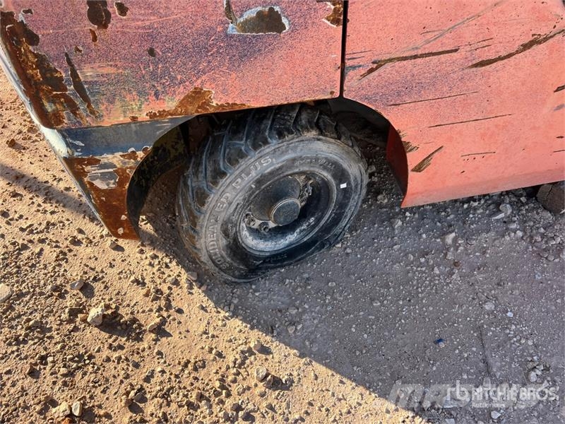 Toyota 8FD 6250 lb Pneumatic Tire Forklift フォークリフト - その他