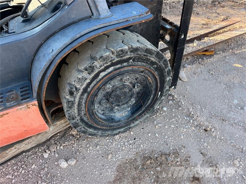 Toyota 8FD 6250 lb Pneumatic Tire Forklift フォークリフト - その他