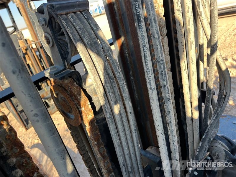 Toyota 8FD 6250 lb Pneumatic Tire Forklift フォークリフト - その他