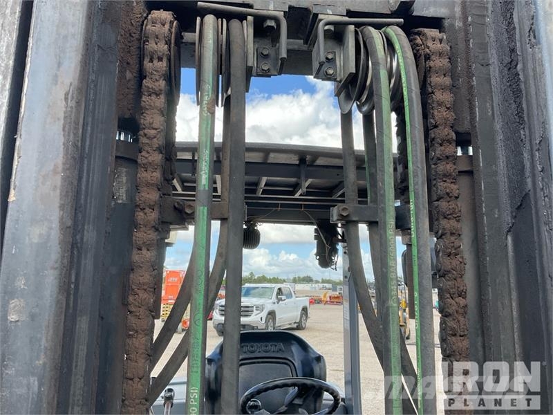 Toyota 8FD35U 6450 lb Cushion Tire Forklift Інше