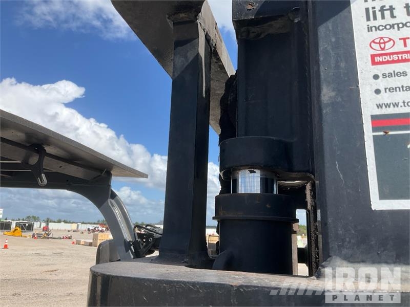 Toyota 8FD35U 6450 lb Cushion Tire Forklift Інше