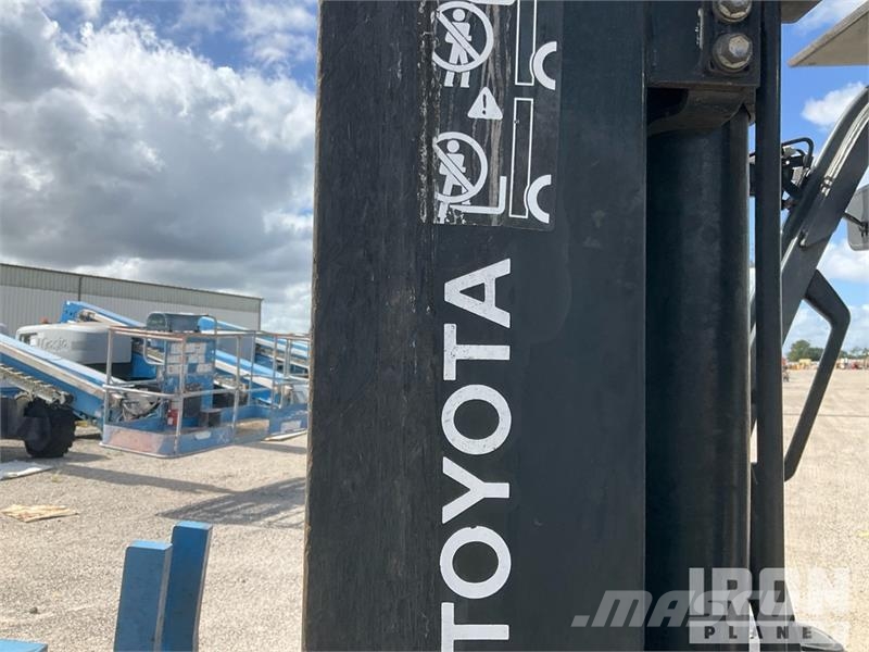 Toyota 8FD35U 6450 lb Cushion Tire Forklift Інше