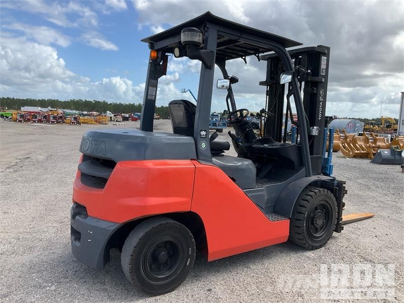 Toyota 8FD35U 6450 lb Cushion Tire Forklift Інше
