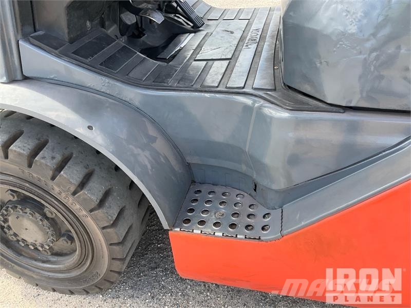 Toyota 8FD35U 6450 lb Cushion Tire Forklift Інше