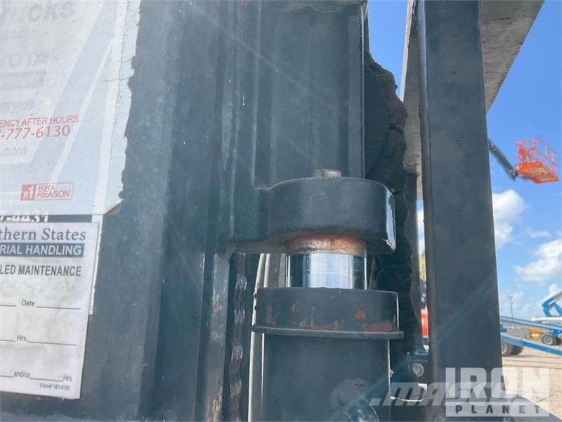 Toyota 8FD35U 6450 lb Cushion Tire Forklift Інше