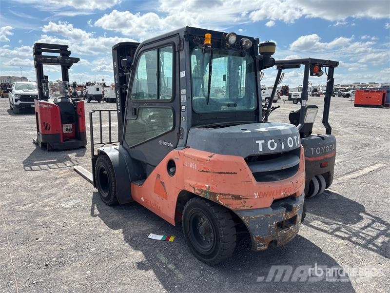 Toyota 8FD35U 6500 lb Pneumatic Tire Forklift Інше