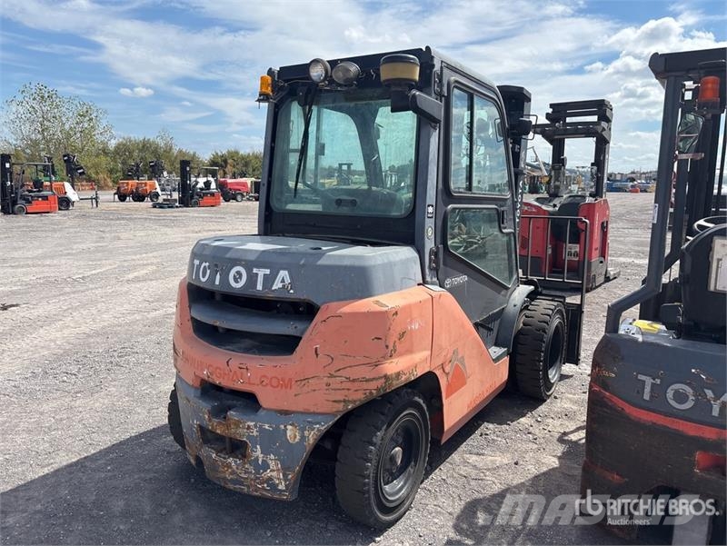 Toyota 8FD35U 6500 lb Pneumatic Tire Forklift Інше