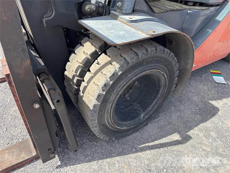 Toyota 8FD35U 6500 lb Pneumatic Tire Forklift Інше