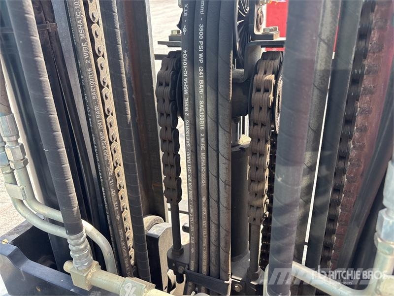 Toyota 8FD35U 6500 lb Pneumatic Tire Forklift Інше