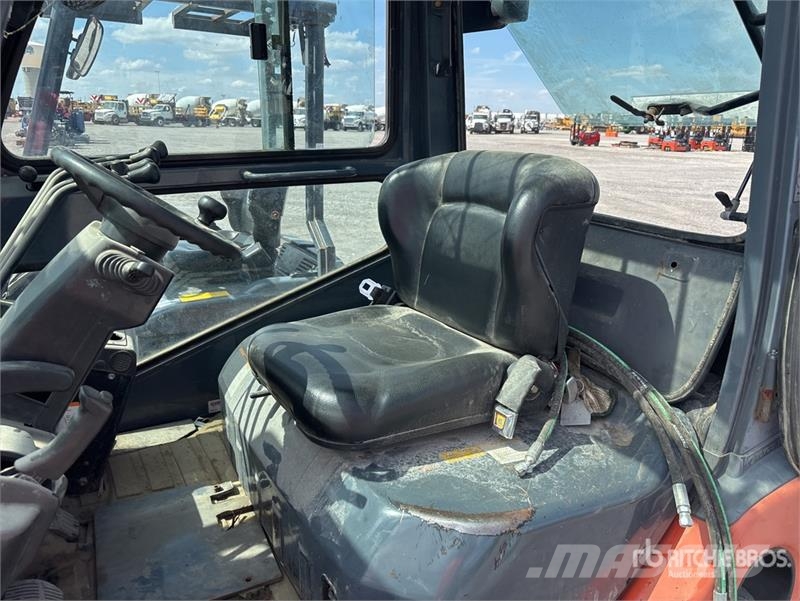 Toyota 8FD35U 6500 lb Pneumatic Tire Forklift Інше