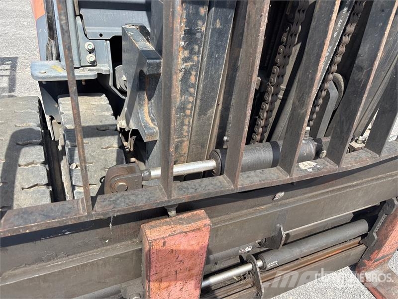 Toyota 8FD35U 6500 lb Pneumatic Tire Forklift Інше