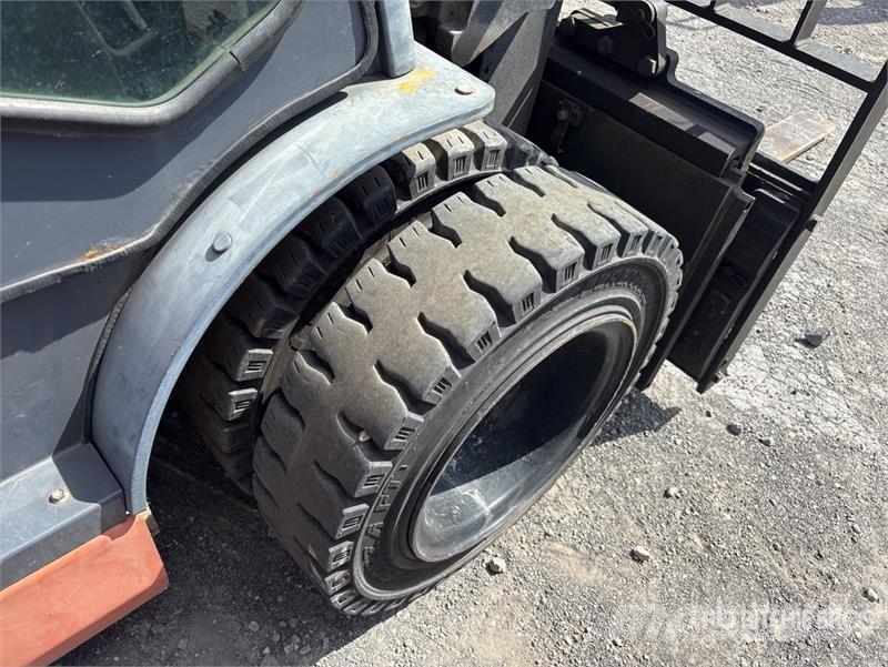 Toyota 8FD35U 6500 lb Pneumatic Tire Forklift Інше