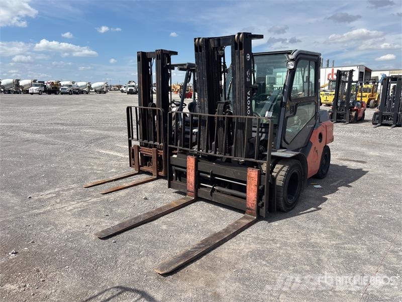 Toyota 8FD35U 6500 lb Pneumatic Tire Forklift Інше