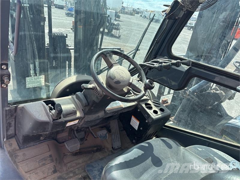 Toyota 8FD35U 6500 lb Pneumatic Tire Forklift Інше