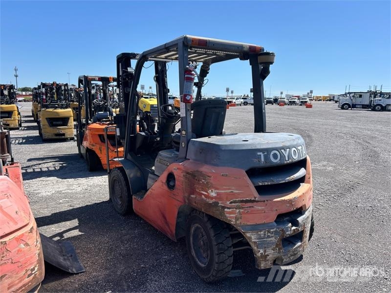 Toyota 8FD35U 7300 lb Cushion Tire Forklift Other