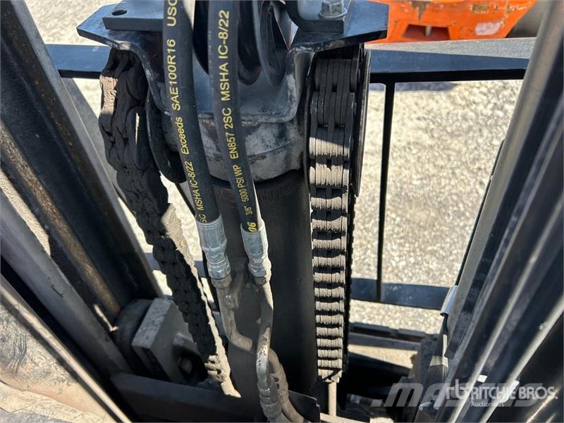 Toyota 8FD35U 7300 lb Cushion Tire Forklift Other