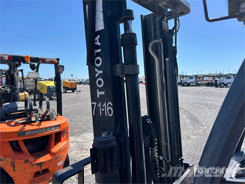 Toyota 8FD35U 7300 lb Cushion Tire Forklift Other